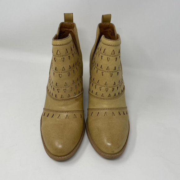 EuroSoft Sofft Womens Faux Leather Tan Laser Cut Stack Heel Bootie Size 8 - Picture 3 of 12